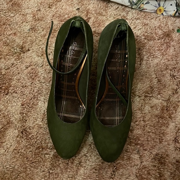 BCBG GIRL - green heeled Mary Janes 💚 - Picture 1 of 6